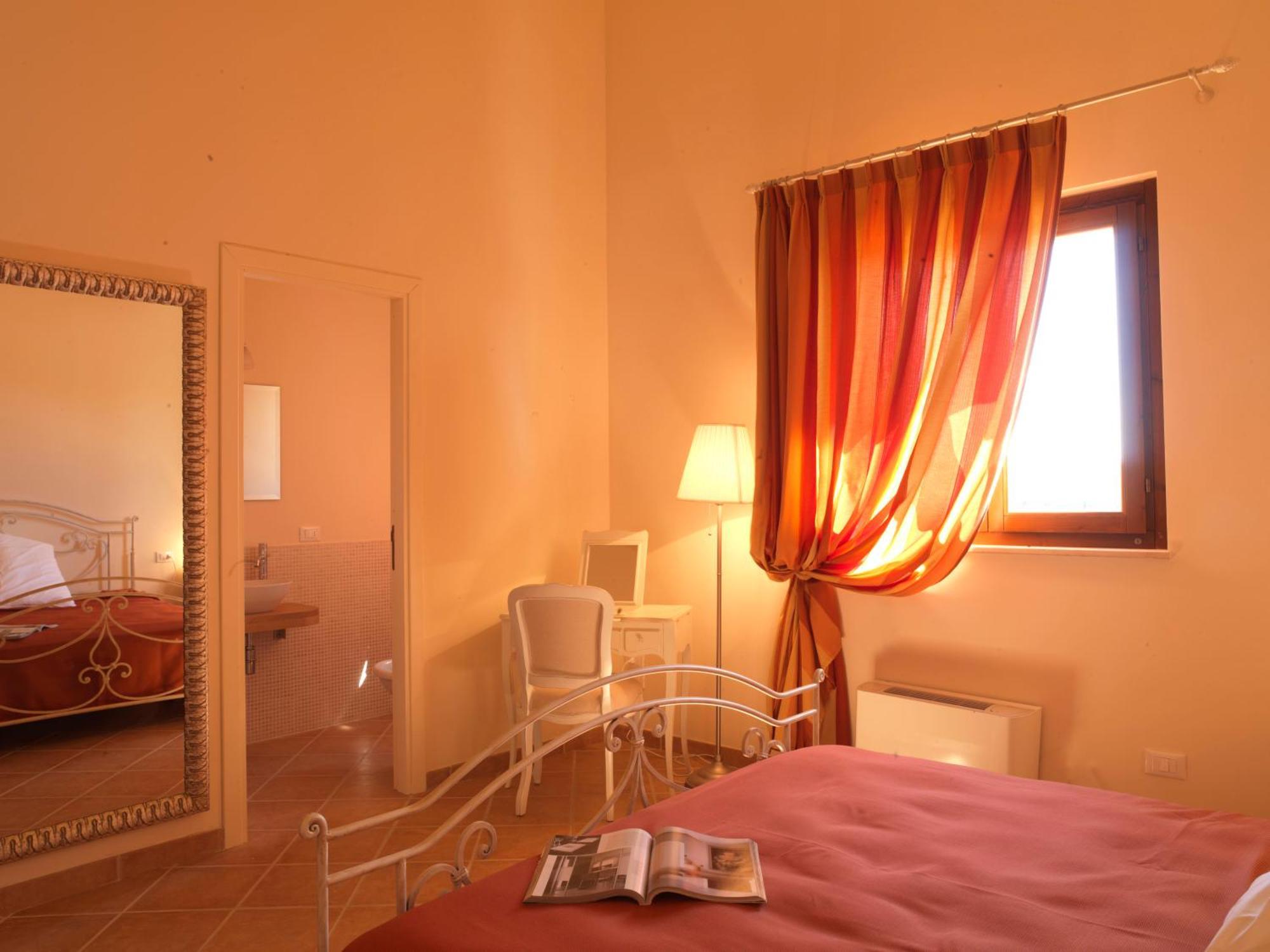 Contado San Lorenzo B&B And Wine Castilenti Bagian luar foto