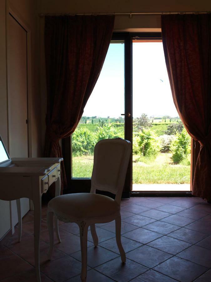 Contado San Lorenzo B&B And Wine Castilenti Bagian luar foto